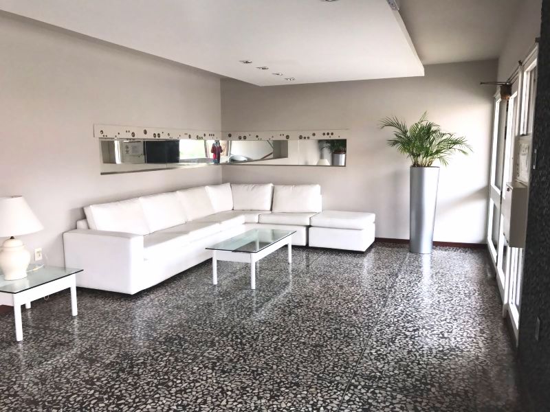 Alquilo apartamento en Punta del Este - e-mail: kikoliche@hotmail.com